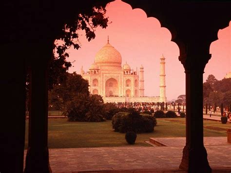 Taj Mahal in pink: When the sun shines, it makes this beauty look pink ...