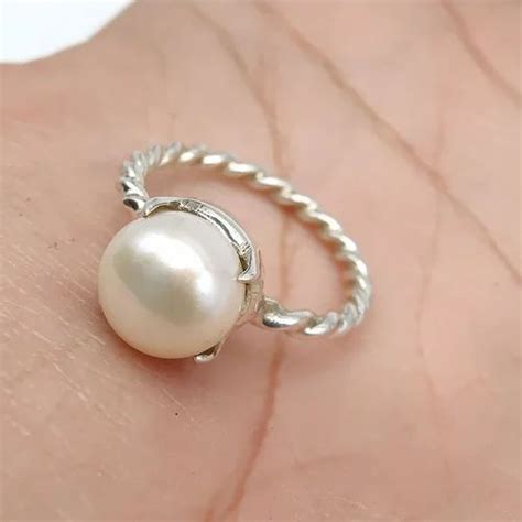 Unisex white Natural Pearl Ring with Silver, Size: 4.78 Carat, Weight: 5.25 Ratti at Rs 5399 ...