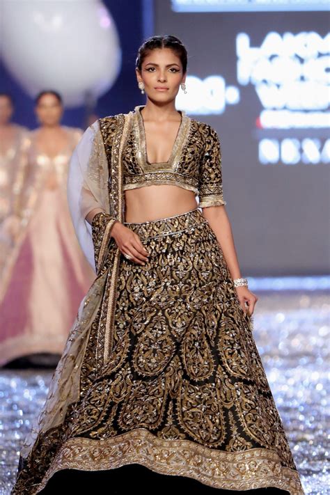 Manish Malhotra’s latest couture collection reinvents classics at FDCI x Lakmé Fashion Week 2021 ...