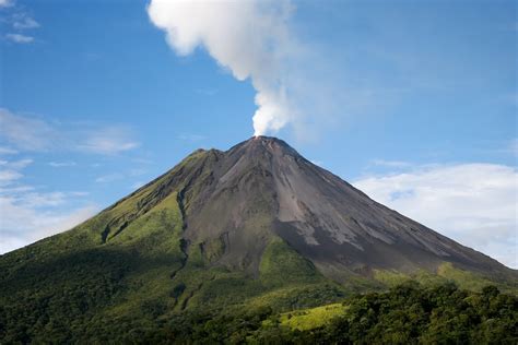 Arenal Volcano Hike | Rainbow Tours