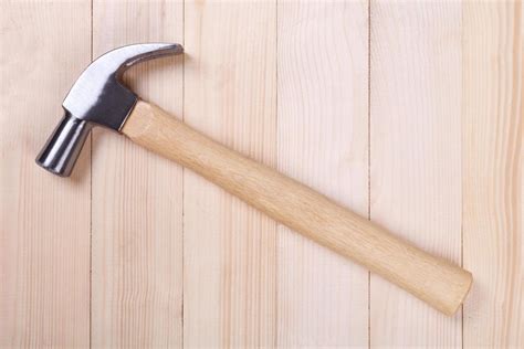 hammer on wood background 11045222 Stock Photo at Vecteezy