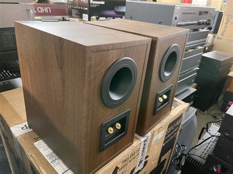 KEF Q150 Walnut Bookshelf Speakers For Sale - US Audio Mart