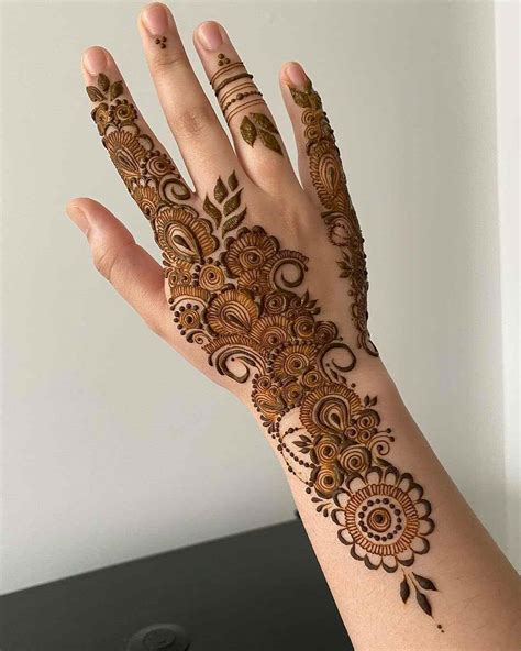 25 Simple and Easy Mehndi Designs for Beginners