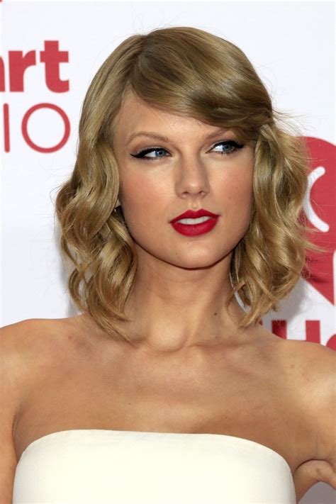 Taylor Swift in Red Lipstick: How to Get Taylor's Red Lipstick Look