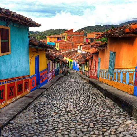 The beautiful town of Guatape in Colombia. Mucho más sobre nuestra hermosa Colombia en www ...