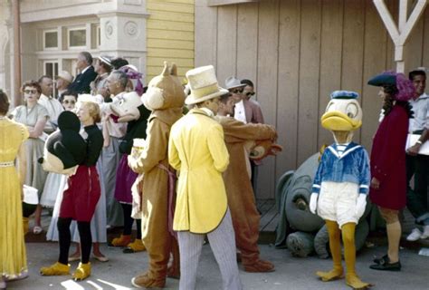 Memorable Photos from Opening Day at Disneyland, from July 1955 | Moss and Fog