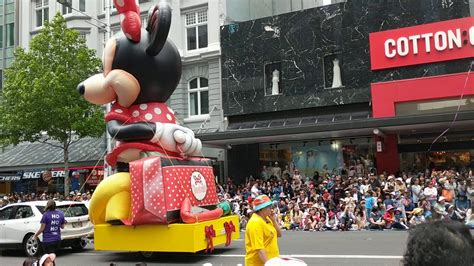 Auckland Santa Parade 2019 - 1 - YouTube