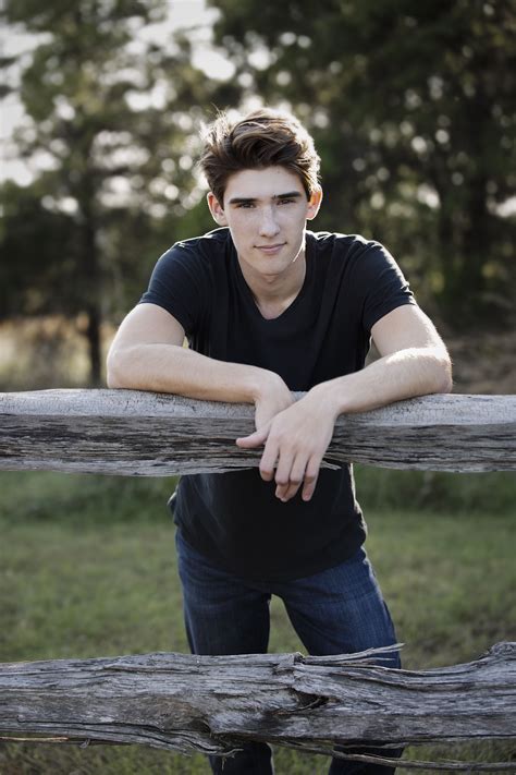 Male Senior Portrait | Senior pictures boys outdoors, Male portrait ...