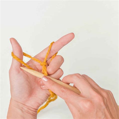 Long Tail Cast On Knitting Technique [7 Easy Steps]