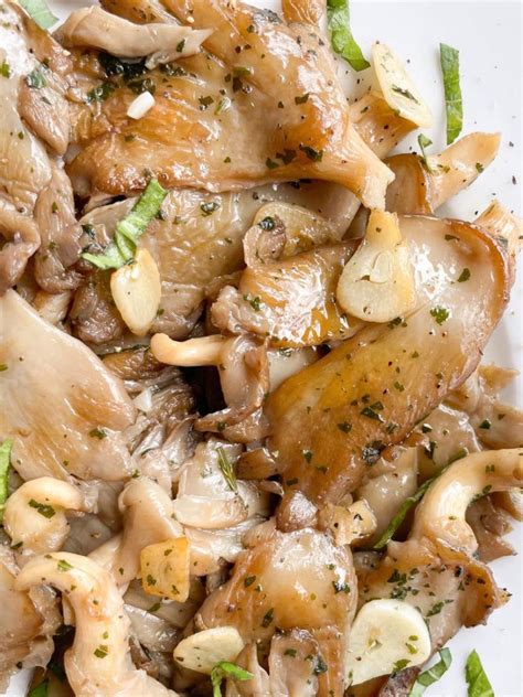 Quick Oyster Mushrooms With Garlic Recipe