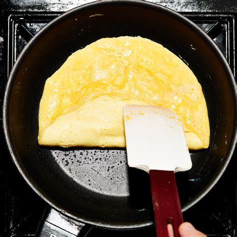 How to Perfect the French Omelet (Hint: There Will Be Butter) | Omelette recipe easy, Omlet ...