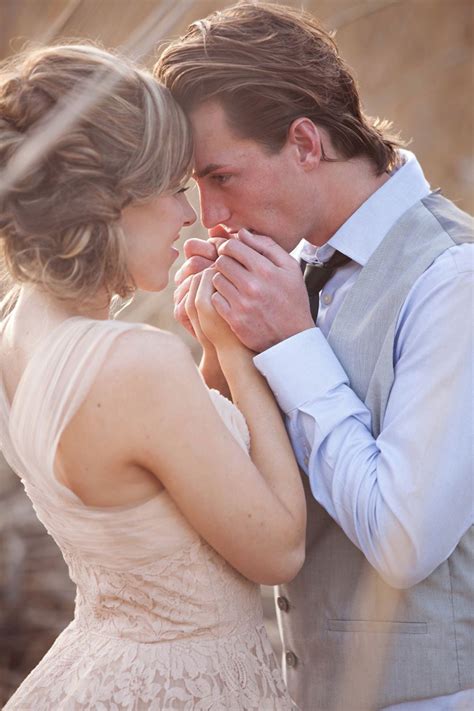 20 Breathtaking Engagement Poses | Wedding couple poses, Engagement ...