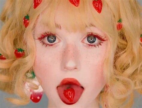 Anz u J a a m u ☆ﾟ.*･｡ﾟ "Strawberry Girl" Apricot Jam "An Apricot who lives in a jar and has a ...