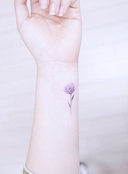 40+ Beautiful Tiny Wrist Tattoos For Women - TattooBlend