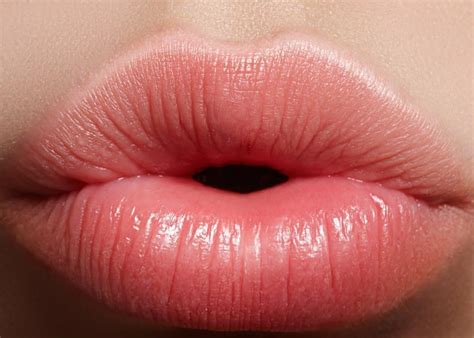 Cum să îngrășați buzele în mod natural cu diy lip Plumper | Arsenal Fund
