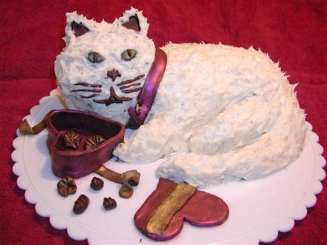 Fat Cat Valentine's Day Cake - CakeCentral.com