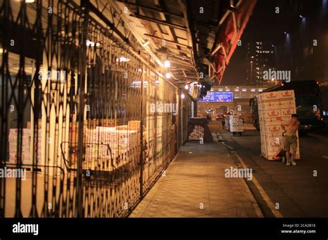 the fruits are packed in Yau Ma Tei Wholesale Fruit Market at night Stock Photo - Alamy