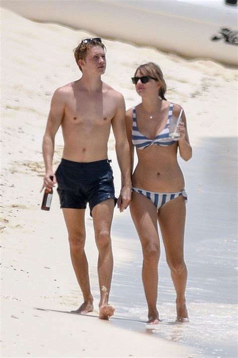 Taylor Swift e o ator Joe Alwyn curtem romance no Caribe - Olá, Serra ...