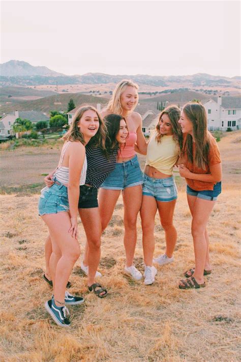 happy girls🤩 | Friend pictures poses, Friend pictures, Best friend pictures