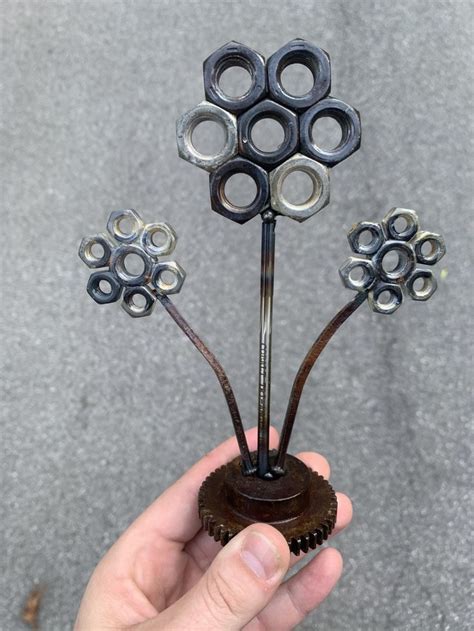 Fleurs en métal simples https://art.bricolajeblog.xyz/fleurs-en-metal-simples/ | Welding art ...