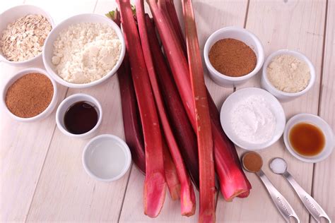 Vegan Rhubarb Crumble | Meatless Makeovers