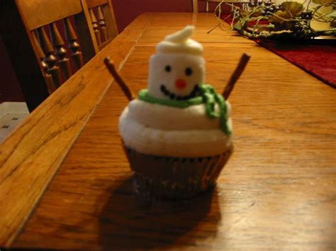 Melting Snowman Cupcakes - CakeCentral.com