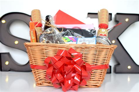 Valentine Hampers For Him - Send valentine special romantic chocolate hampers via igp.com.