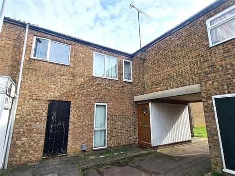 4 bed terraced house for sale in Winchester Gardens, Luton, Bedfordshire LU3 - Zoopla