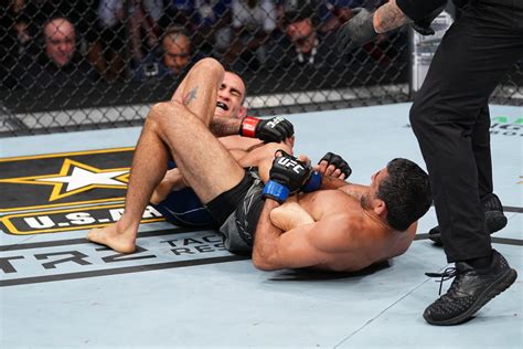 Beneil Dariush on that Tony Ferguson heel hook: ‘His knee popped and it ...