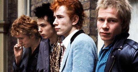 Corazón de Canción: Sex Pistols - Anarchy In The UK (letra en inglés y traducción al español)