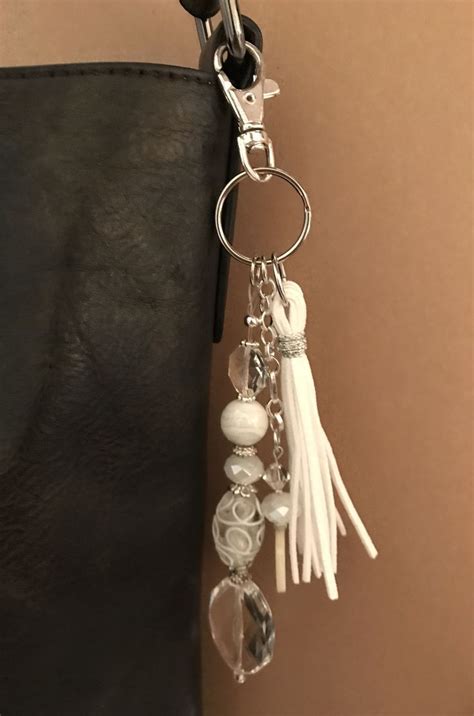 Tassel Keychain, Beaded Keychains, Beaded Jewelry Diy, Purse Jewelry, Leather Jewelry, Key ...