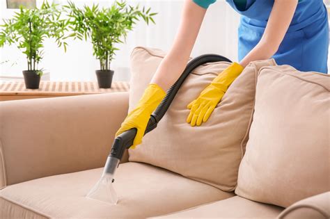 Do It Yourself Upholstery Cleaner - 4 Ways To Get Couch Cleaning Done Without A Steam Cleaner ...