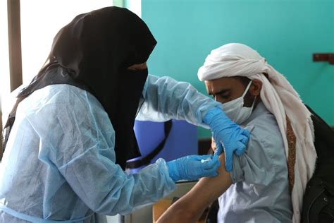 TAIZZ, YEMEN – MAY 30: A healthcare personnel prepares a dose of Covid ...