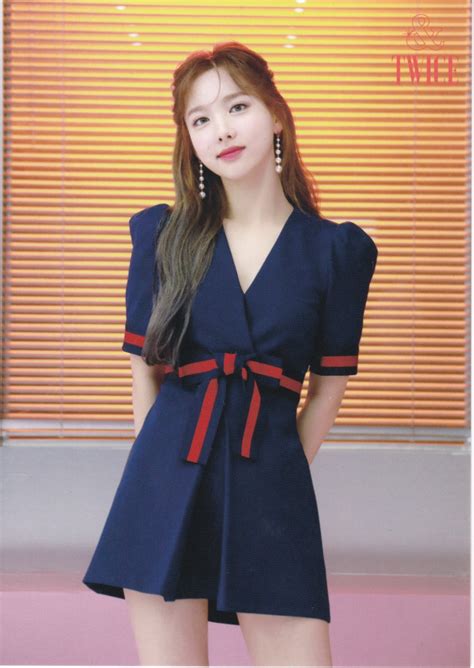 Nayeon - blue dress, red belt : r/kpopGirlsMob