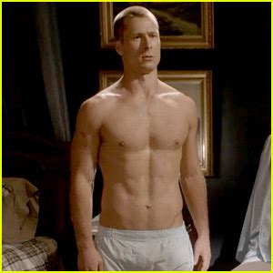 Glen Powell Went Shirtless on ‘Scream Queens’ Yet Again! | Glen Powell, Scream Queens, Shirtless ...