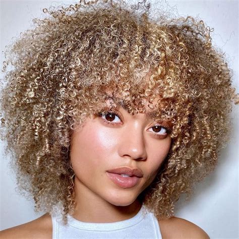 8 Short Curly Blonde Hairstyles | Wella Professionals