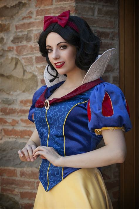 For more: https://instagram.com/fiorediluna.cosplay Snow White Cosplay ...