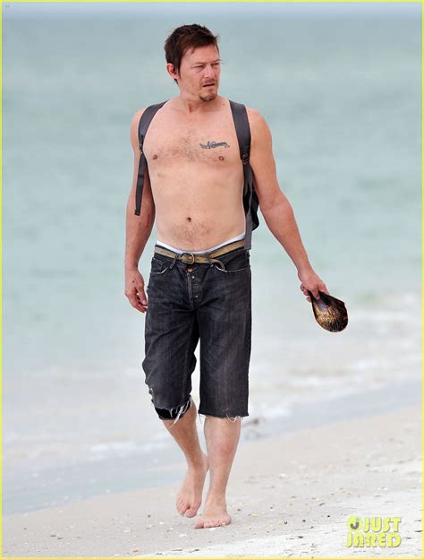 Walking Dead's Norman Reedus: Shirtless Beach Stroll!: Photo 2610777 ...