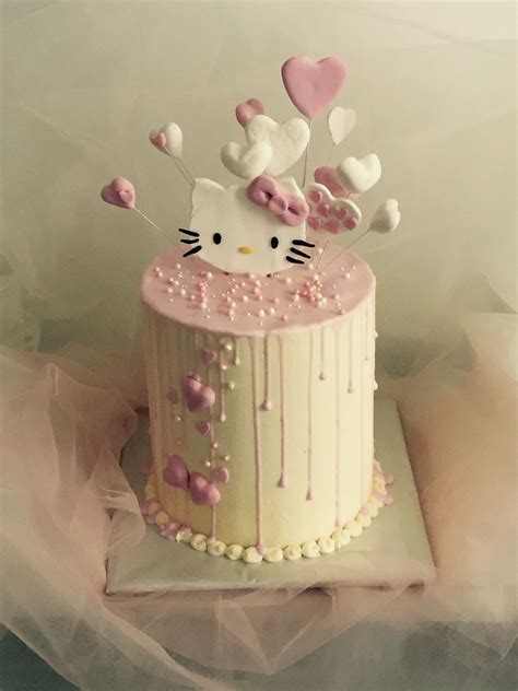 Hello kitty buttercream cake Hello Kitty Torte, Hello Kitty Cake Design, Bolo Da Hello Kitty ...
