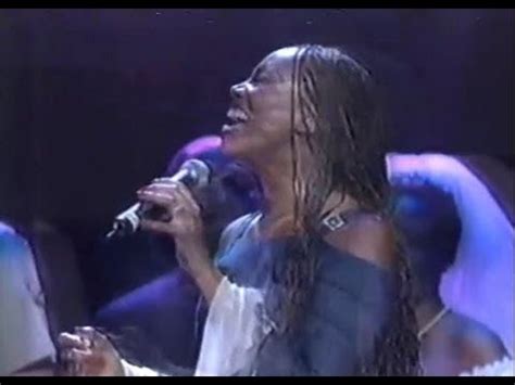 Yolanda Adams - Never Give Up - YouTube