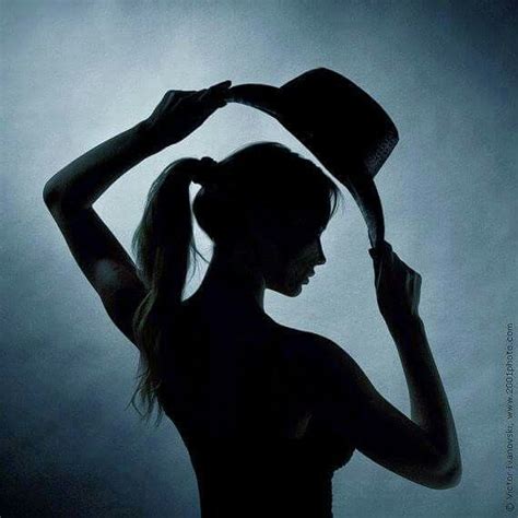 Pin by Jos Roelink on Hoeden | Silhouette photography, Silhouette portrait, Portrait photography