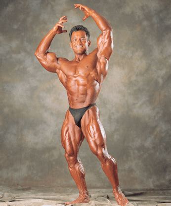 The Lee Labrada Classic | Posing Like A Pro - How to Pose Professionally