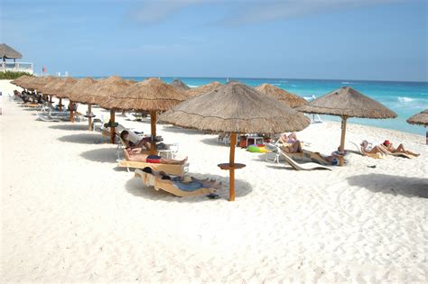 File:Mexico-beach.jpg - Wikimedia Commons