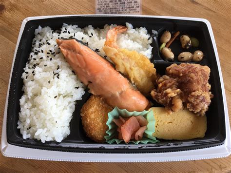 Konbini food; salmon makunouchi bento from seven eleven : r/JapaneseFood