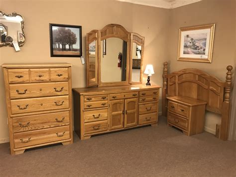 Broyhill Bedroom Suite - aisleinspire