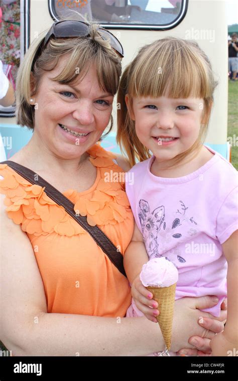 mother & daughter Stock Photo - Alamy