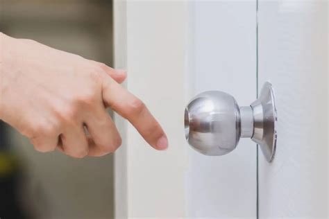 How To Remove Door Lock Without Key | Storables