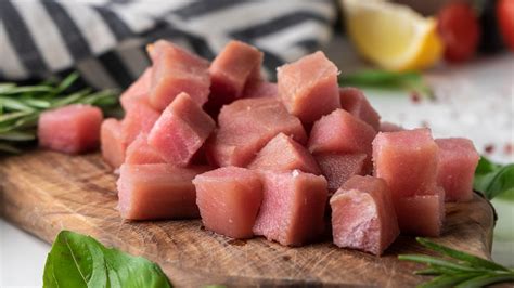 How To Cut Tuna For Poke - Recipes.net