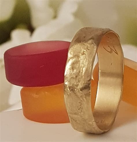 Gold Wedding Band Set Hammered Wedding Ring Set his and Hers | Etsy