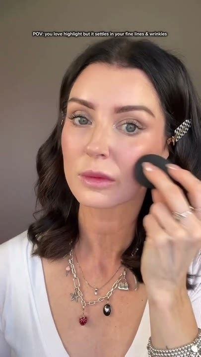 I love this highlight application! #highlighter #naturalmakeup #makeupover40 - YouTube